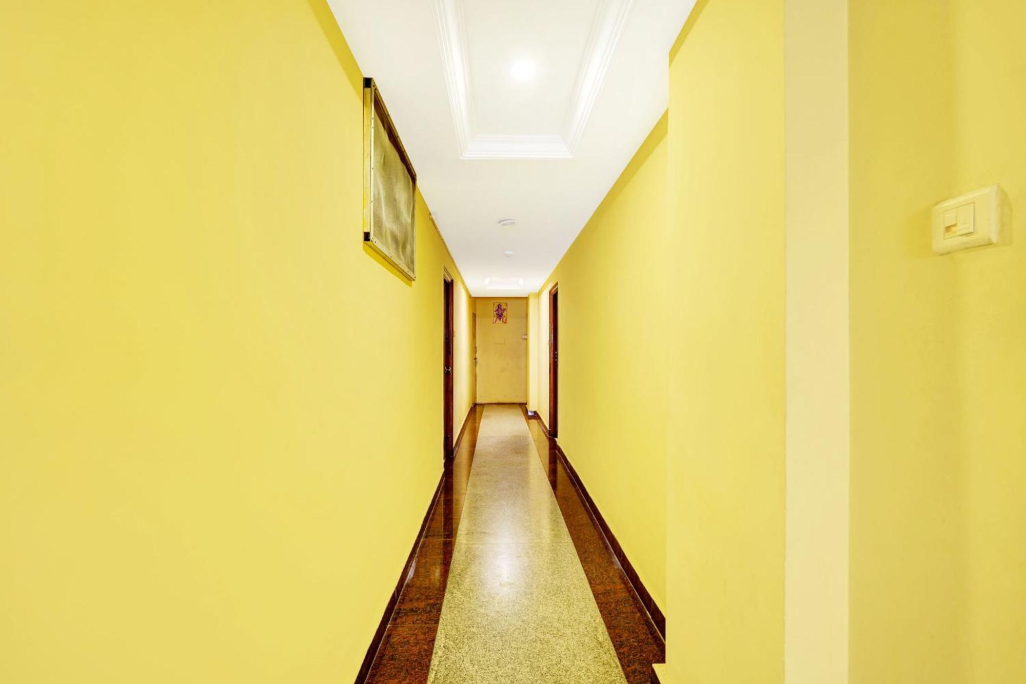 Super Hotel O Padmavathi Puram Near Railway Station Тирупати Екстериор снимка